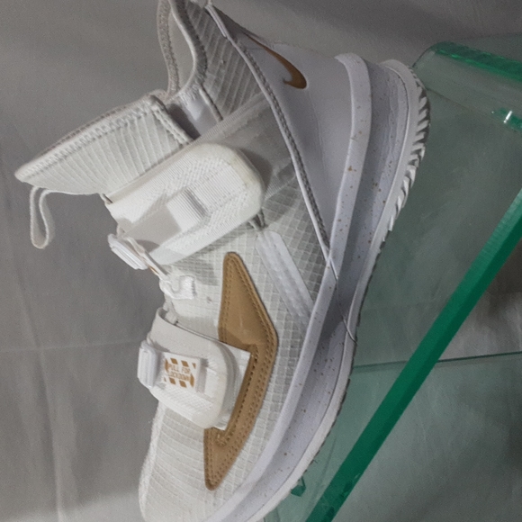 Shoes - Picture 2 of 4